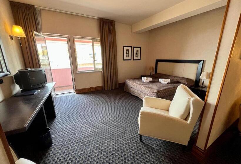 غرفة ديلوكس ثلاثية, La Fenice