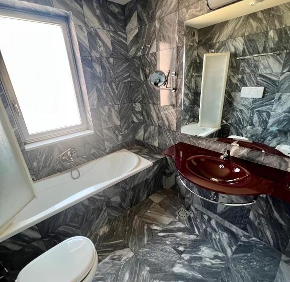 غرفة ديلوكس رباعية, La Fenice