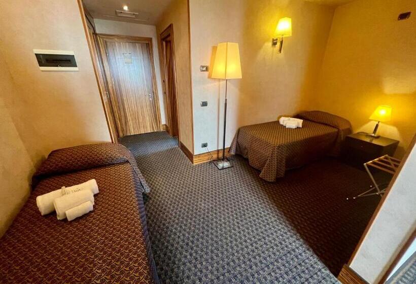 デラックスの4人部屋, La Fenice