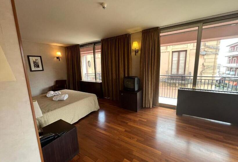 جناح جونيور ديلوكس, La Fenice