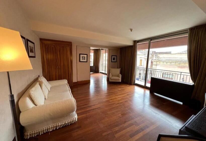 جناح جونيور ديلوكس, La Fenice