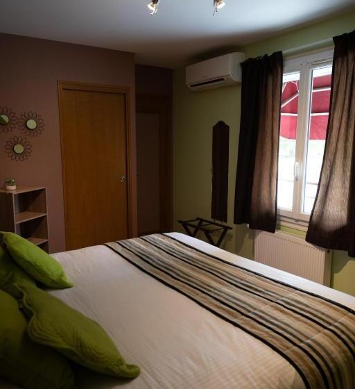 חדר סטנדרט, Logis Hotel Restaurant L Escapade