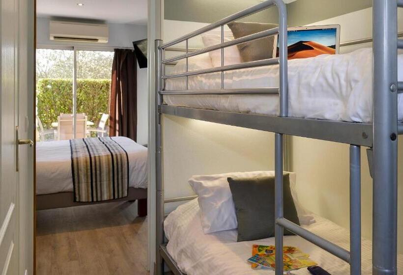 חדר סטנדרט לשלושה, Logis Hotel Restaurant L Escapade