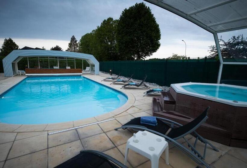 חדר סטנדרט, Logis Hotel Restaurant L Escapade