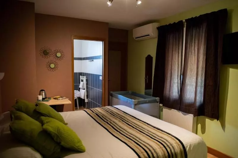 スタンダード４人部屋, Logis Hotel Restaurant L Escapade