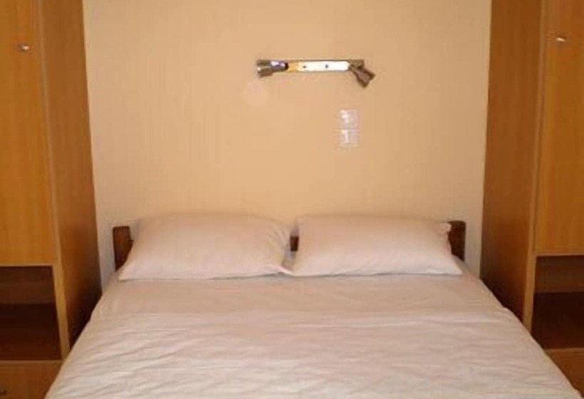 דירת חדר, Olympion Village Studios