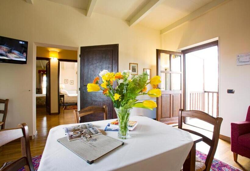 Полулюкс, Relais Castello Di Razzano