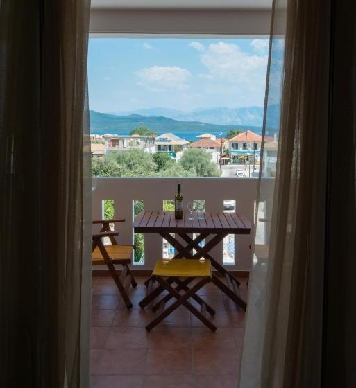 דירת חדר, Summertime Inn