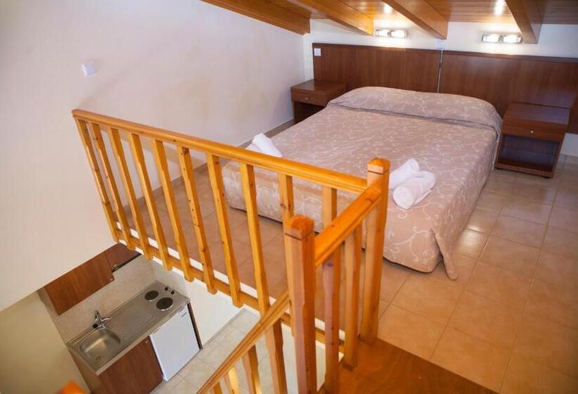 דירת חדר, Summertime Inn