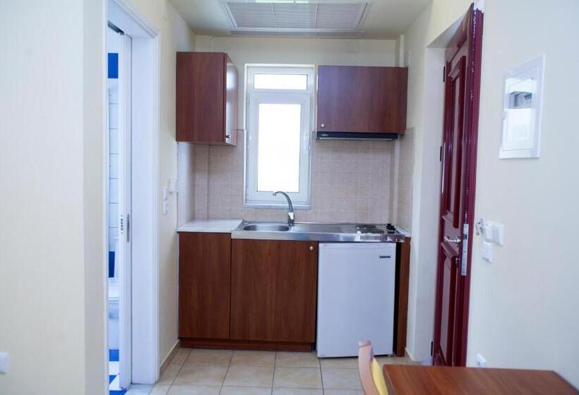 סוויטה, Summertime Inn