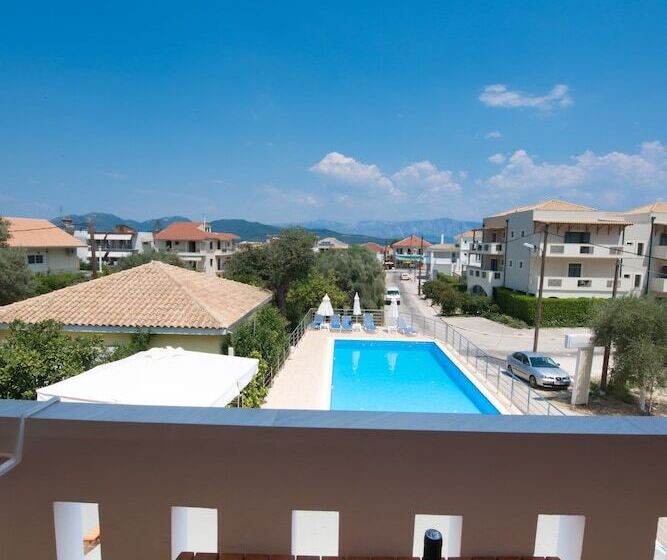 דירת חדר, Summertime Inn