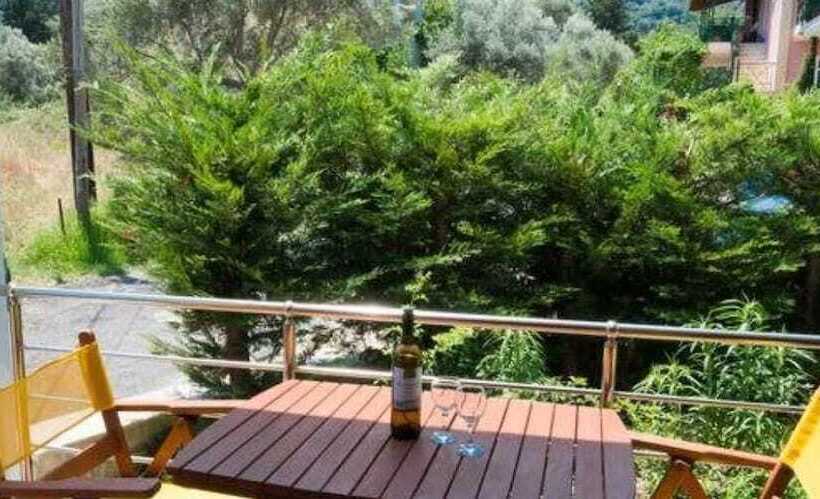 דירת חדר, Summertime Inn