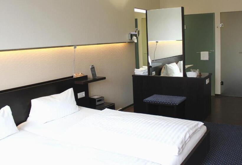 주니어 스위트, Victoria