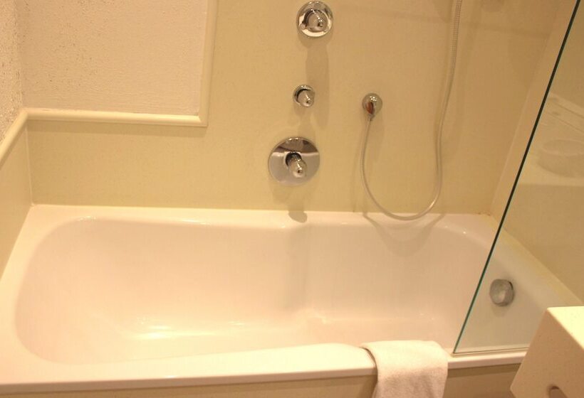 컴포트 룸, Victoria