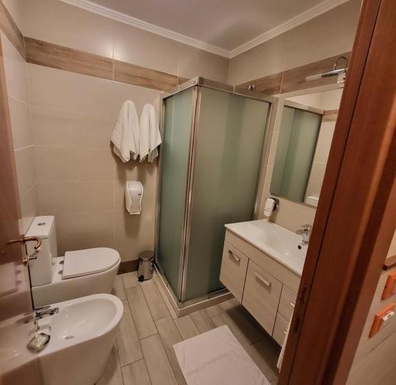 غرفة قياسية مزوَّدة بشُرفة, Lenotel