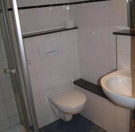 Standard Yhden Hengen Huone, Gasthof Zur Querenburg