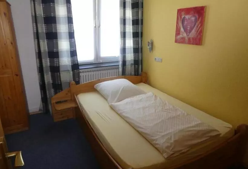 Standard Yhden Hengen Huone, Gasthof Zur Querenburg