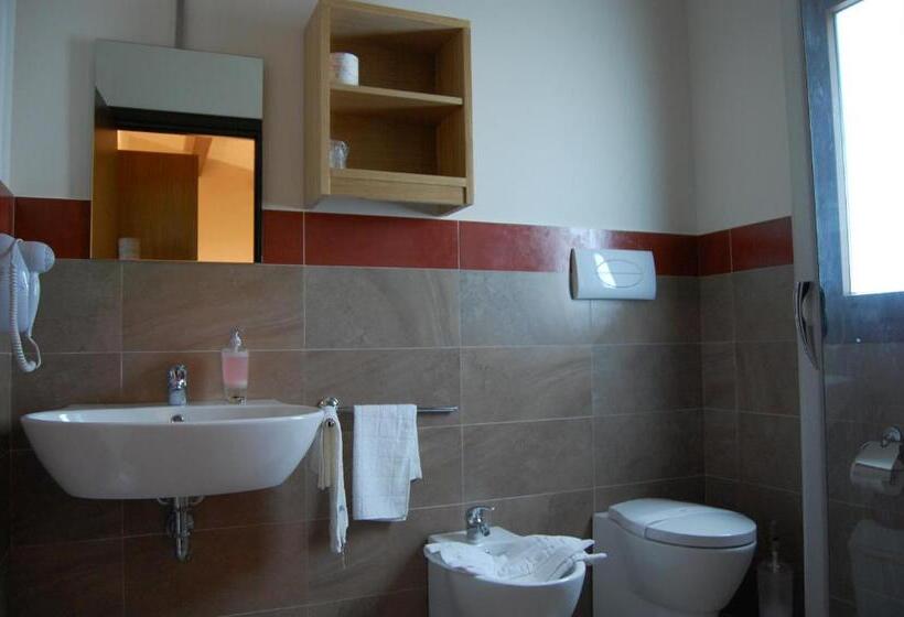 اتاق استاندارد سه نفره, Terre Iblee Resort