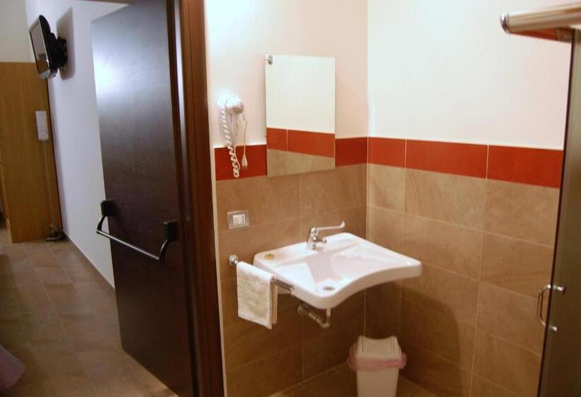 اتاق استاندارد سه نفره, Terre Iblee Resort