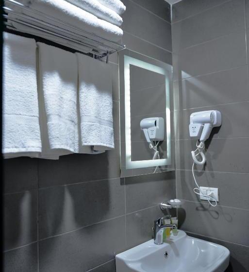 اتاق استاندارد سه نفره, Beit Alshabaan Inn