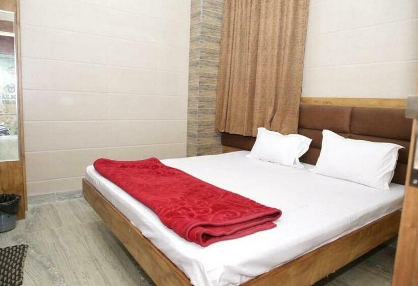 Номер Deluxe, Al Sharif Manzil 90 Mtrs From Dargah