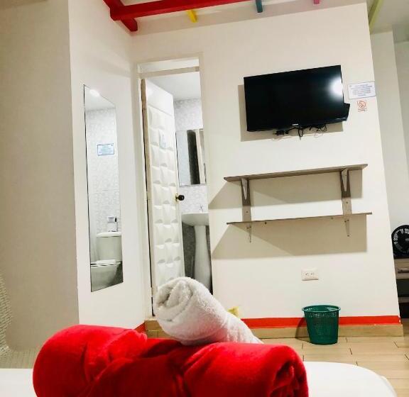 标准三人间, Café Color