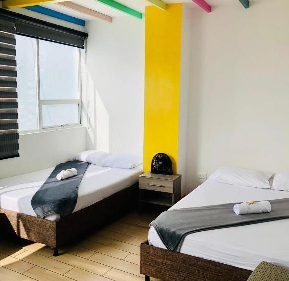 标准三人间, Café Color