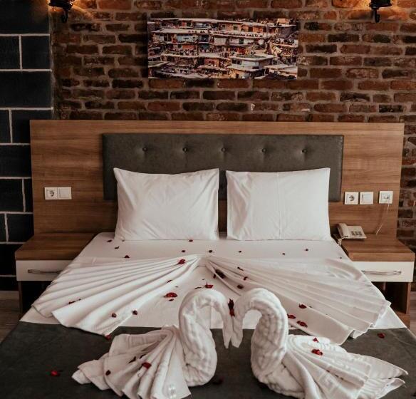 Люкс Повышенной Комфортности, Hasuni̇ Taş