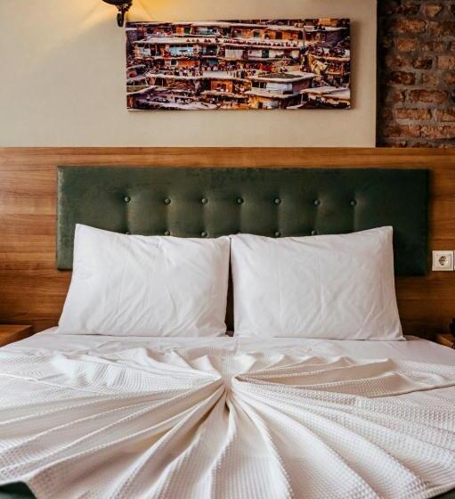 Номер Стандарт, Hasuni̇ Taş