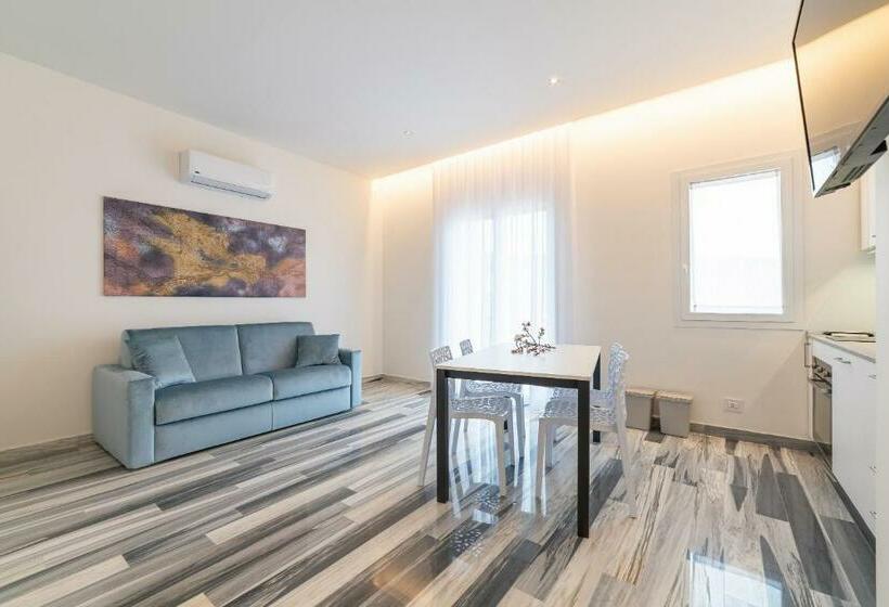 家庭小型套房, Fronte Etna