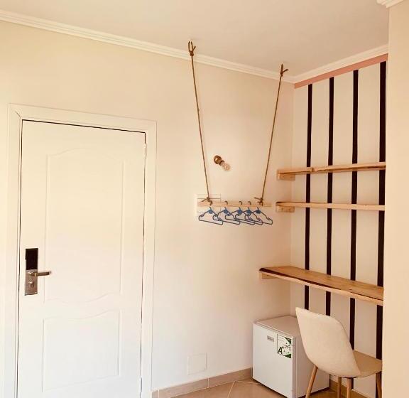 Quarto Estandar com Sacada, Family Tree   Quiet Area  Self Check In