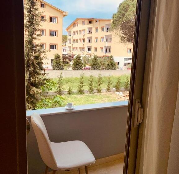 Quarto Estandar com Sacada, Family Tree   Quiet Area  Self Check In