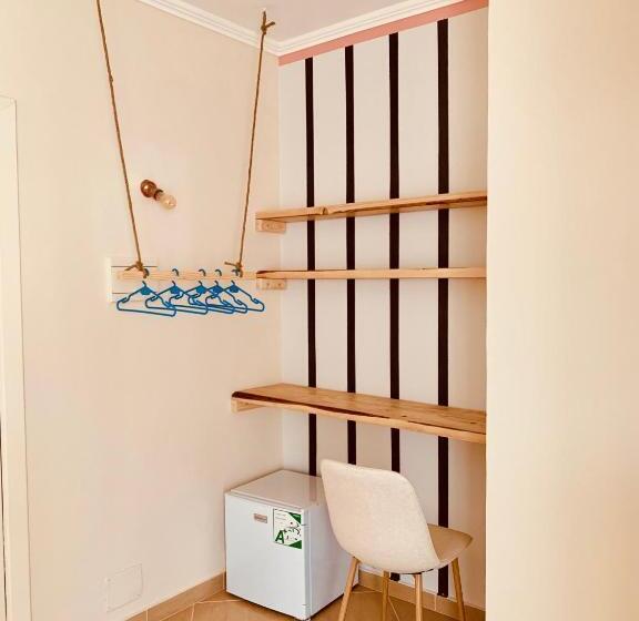 Quarto Estandar com Sacada, Family Tree   Quiet Area  Self Check In