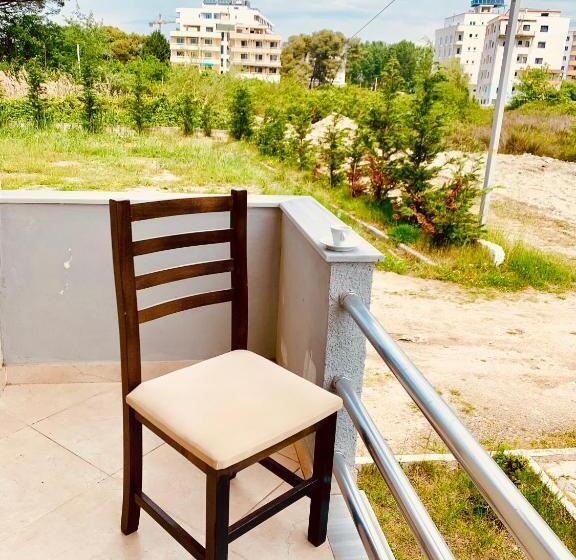 Quarto Triplo Estandar, Family Tree   Quiet Area  Self Check In