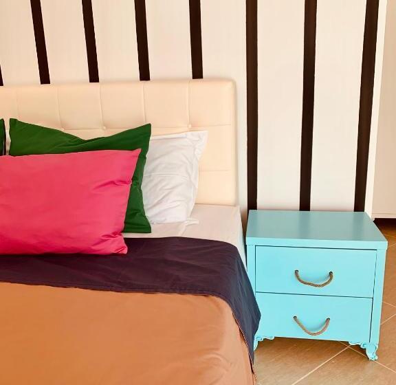 Quarto Triplo Estandar, Family Tree   Quiet Area  Self Check In