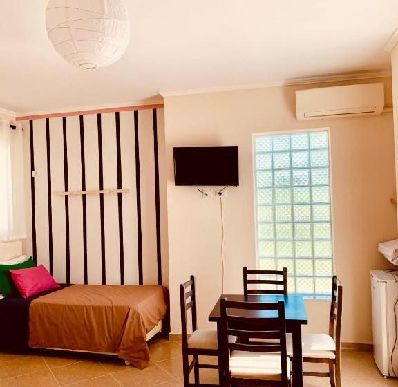 Quarto Triplo Estandar, Family Tree   Quiet Area  Self Check In