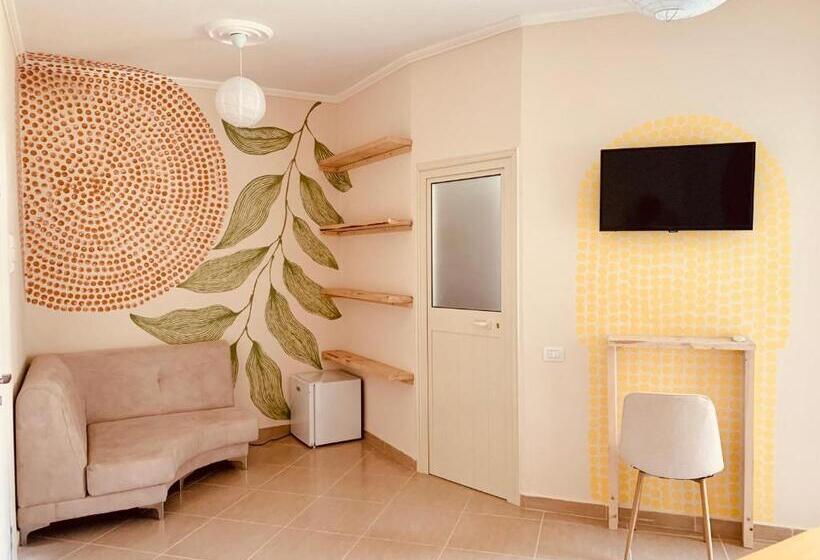 Quarto Deluxe com Sacada, Family Tree   Quiet Area  Self Check In