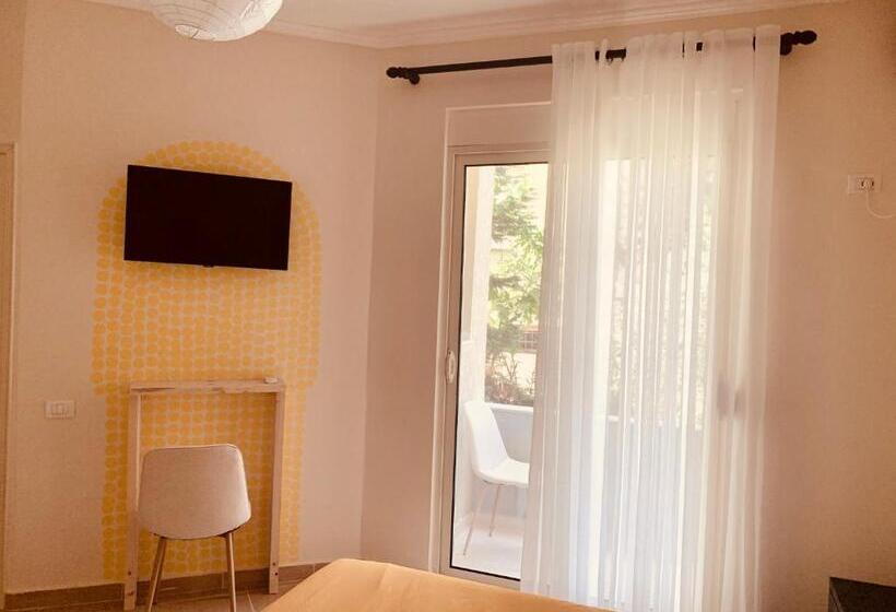 Quarto Deluxe com Sacada, Family Tree   Quiet Area  Self Check In