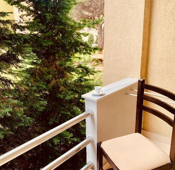 Escritório Deluxe, Family Tree   Quiet Area  Self Check In