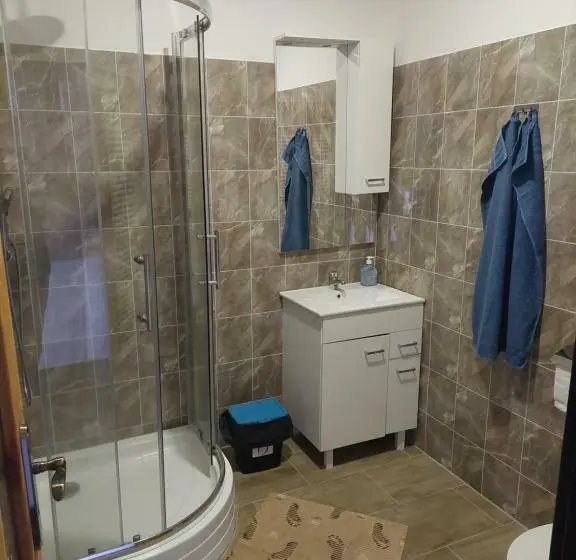 Standard Neljän Hengen Huone, Ubytování U Janičky