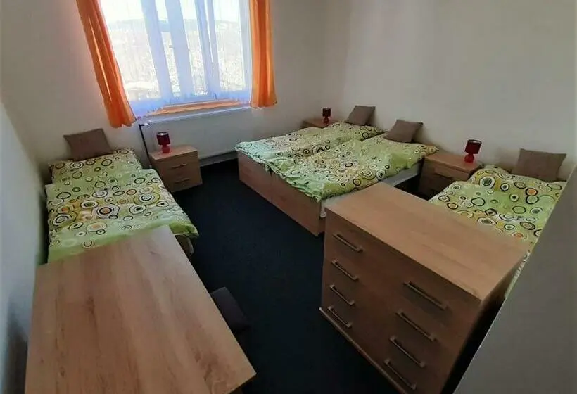 Standard Neljän Hengen Huone, Ubytování U Janičky