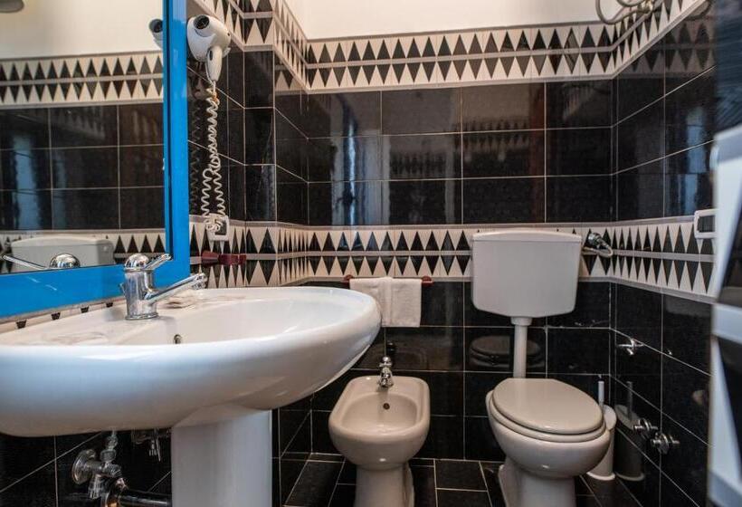 标准三人间, Ada Hotel & Apartments