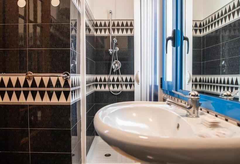 Quarto Triplo Estandar, Ada Hotel & Apartments