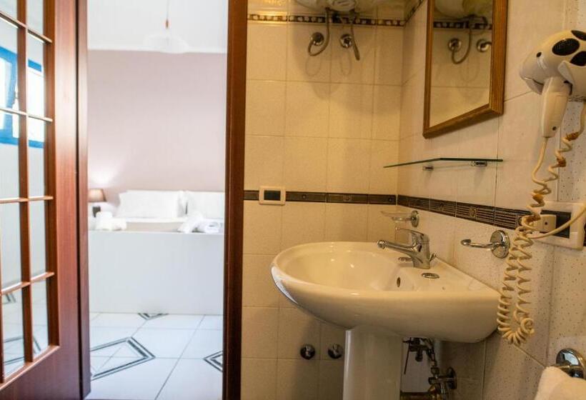 标准间, Ada Hotel & Apartments