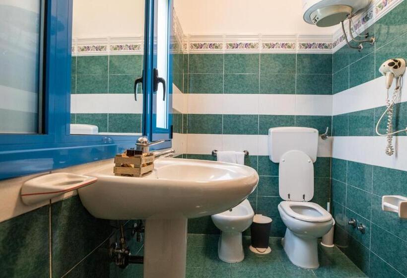 四人标准间, Ada Hotel & Apartments