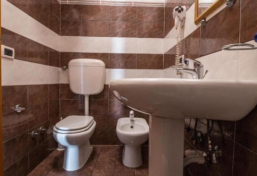 Quarto Estandar, Ada Hotel & Apartments
