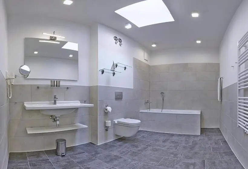テラス付き１ベッドルームアパートメント, Aparthotel Waterkant Suites   Fewos Am Meer Mit Spa
