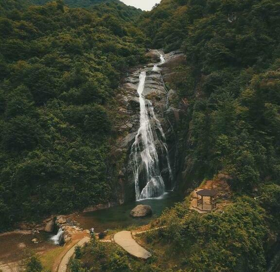 חדר סטנדרט נוף להרים, Grand şelale