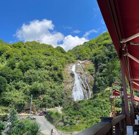 חדר סטנדרט יחיד, Grand şelale