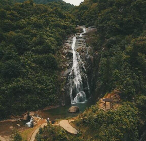 חדר סטנדרט יחיד, Grand şelale